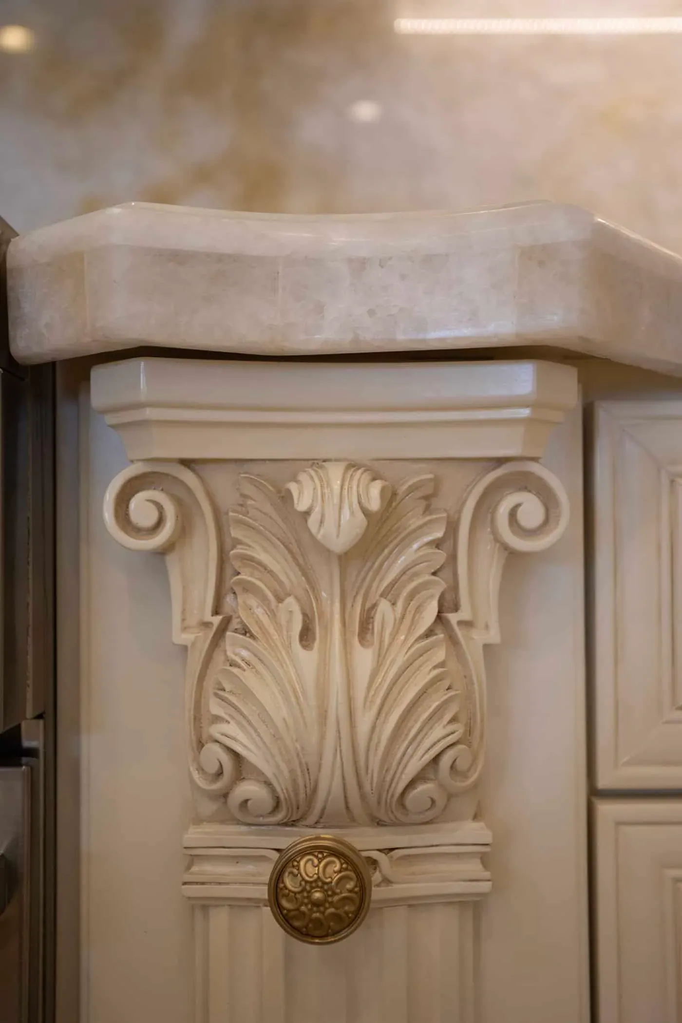 Close view of a carved acanthus corbel