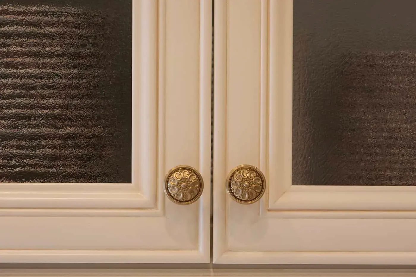 Reeded glass cabinet doors with round brass knobs
