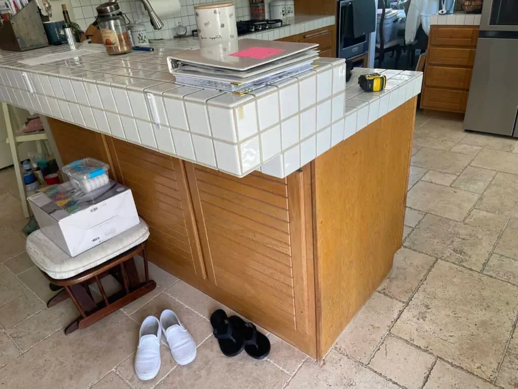 Tiled peninsula countertop with oak base cabinets before remodeling